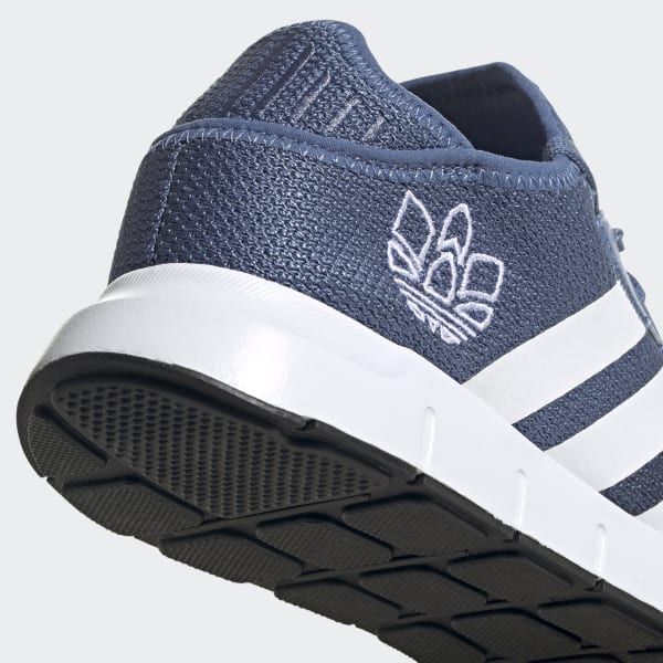 adidas swift run blue & white shoes