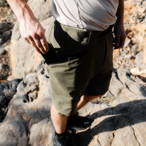 mau-xanh-la Quần Short Terrex Xperior Mid