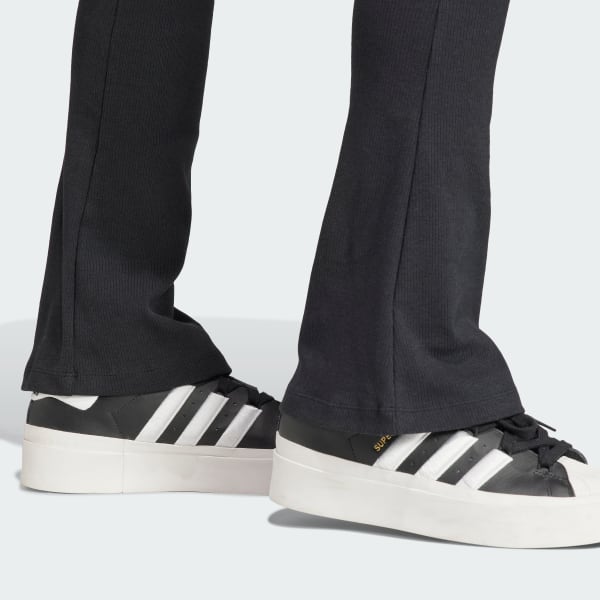 Calça flare adidas 2025 preta