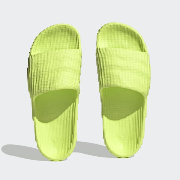 Claquette adidas jaune best sale fluo