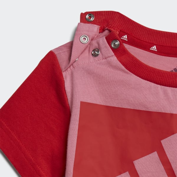 Rosa Conjunto Camiseta y Shorts Essentials