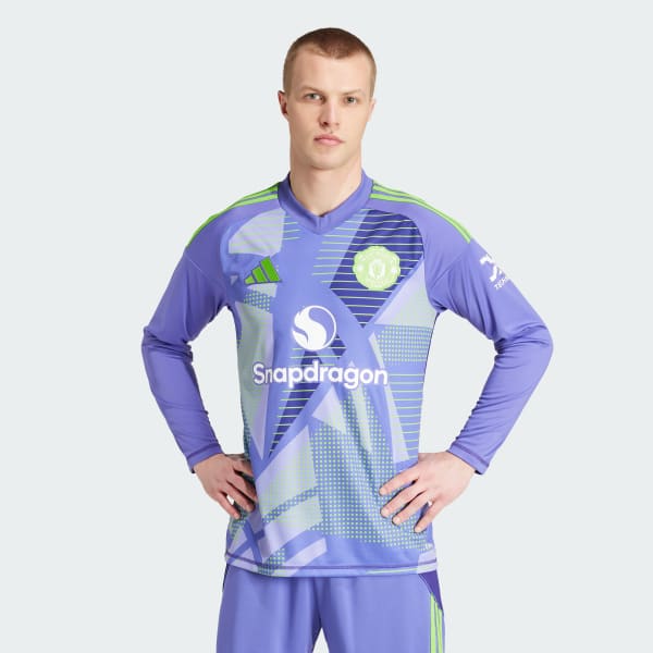 Man utd goalkeeper kit junior outlet