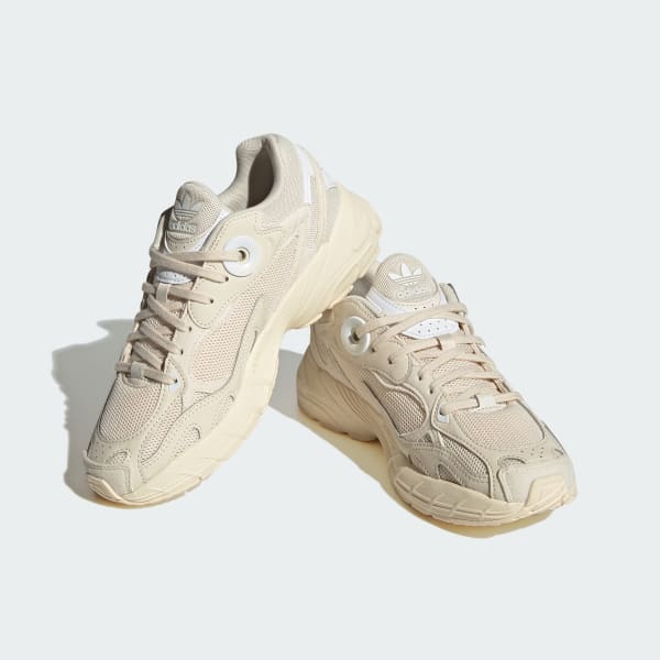 adidas astir sneakers beige