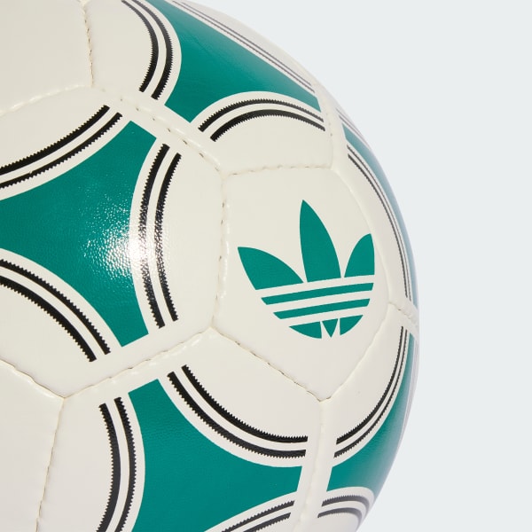 Hvid Liverpool FC tredje klubbold