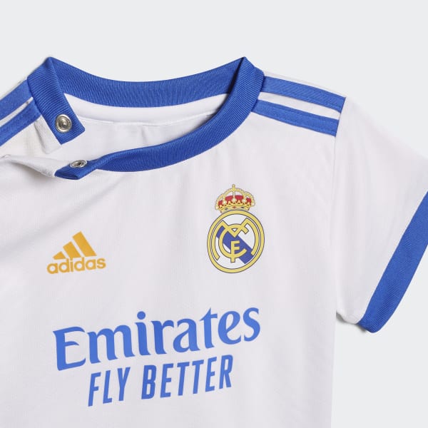 https://assets.adidas.com/images/w_600,f_auto,q_auto/50d961ce650b4f0aa19dacf5016ba0b9_9366/Real_Madrid_21-22_Home_Baby_Kit_White_GR4016_41_detail.jpg