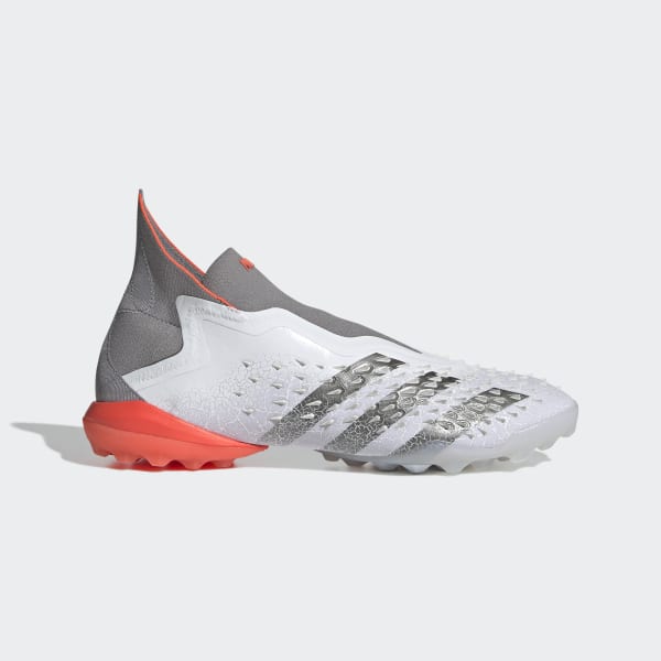 Blanco Chimpunes Predator Freak+ Pasto Sintético