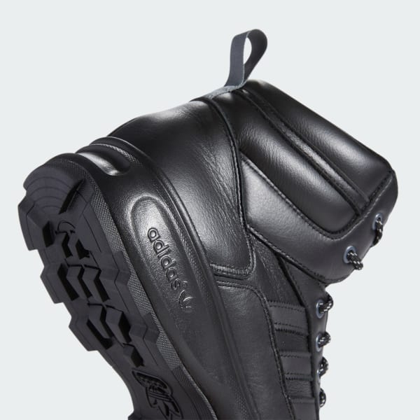 Chasker Boots