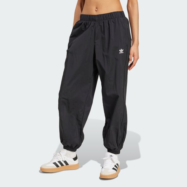 Svart Essentials Woven Pant