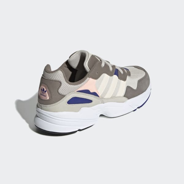 adidas yung marrone