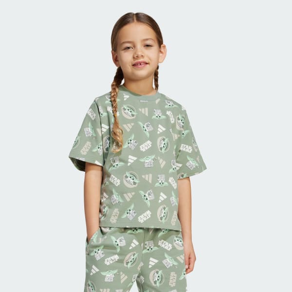 สีเขียว เสื้อยืด ADIDAS STAR WARS MANDALORIAN