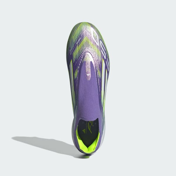Viola Scarpe da calcio F50 Elite senza lacci per terreni morbidi.