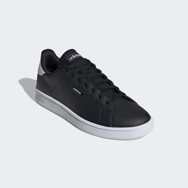 Hitam Sepatu Court