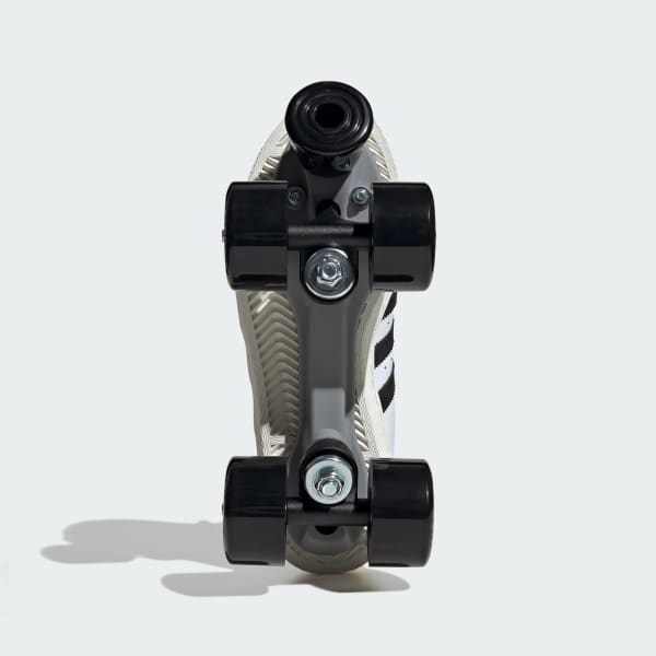 White Superstar 82 Roller skate