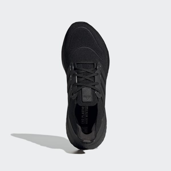 cerná Boty Ultraboost 22