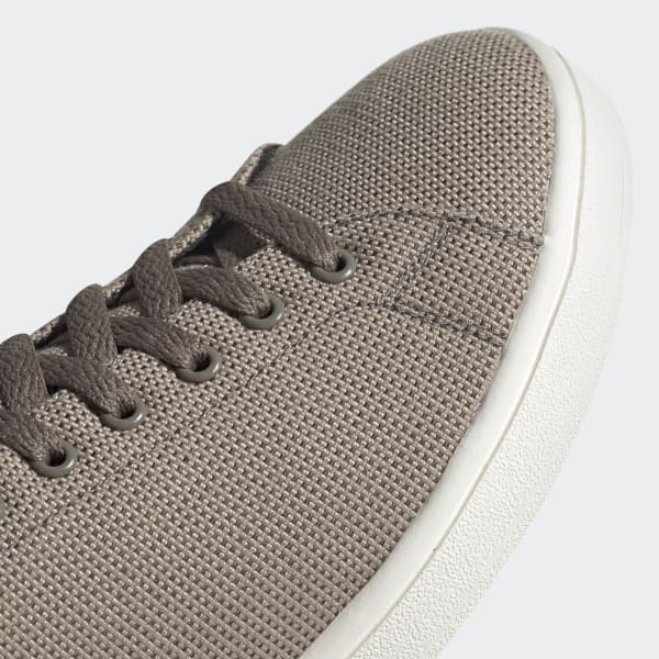 adidas advantage marrom