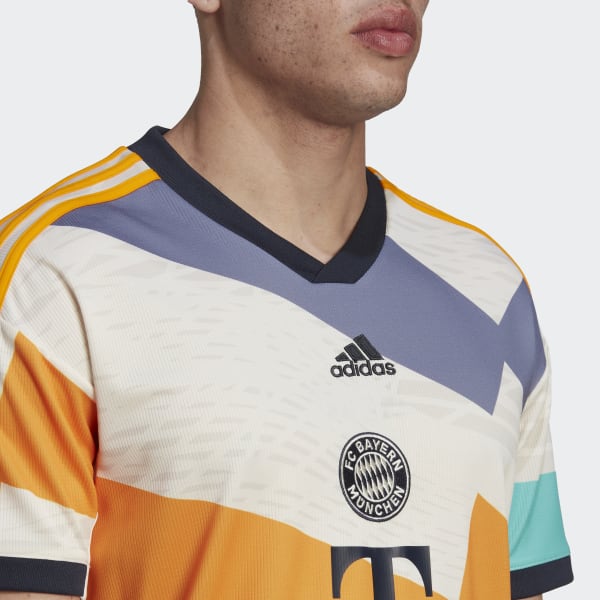 Bezowy FC Bayern 22/23 Fourth Jersey