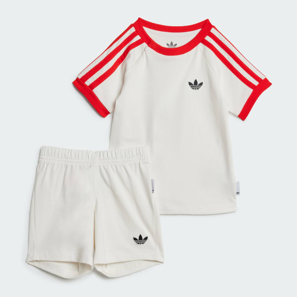 สีขาว ชุดเสื้อยืดและกางเกงขาสั้น adidas Originals