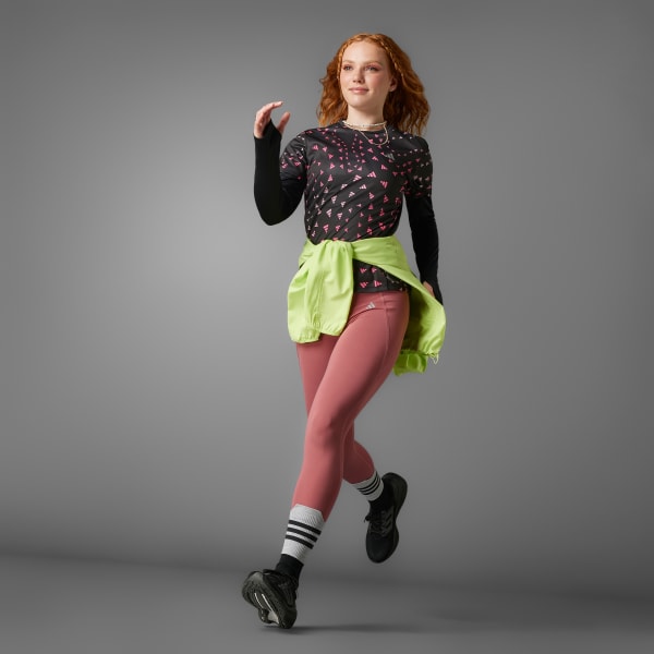 สีดำ เสื้อยืดพิมพ์ลาย AEROREADY