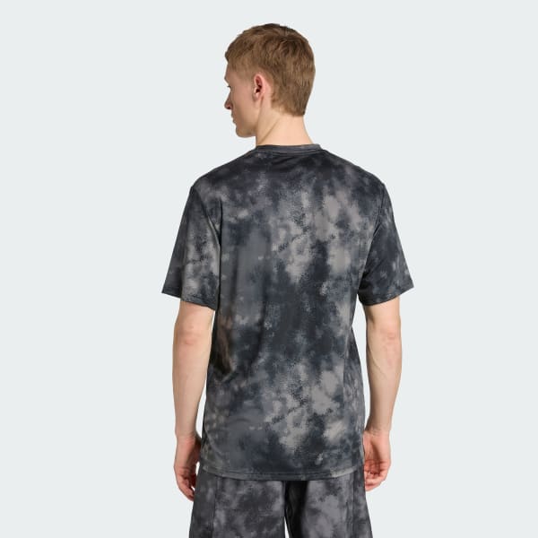 Schwarz Train Essentials Seasonal Allover-Print T-Shirt