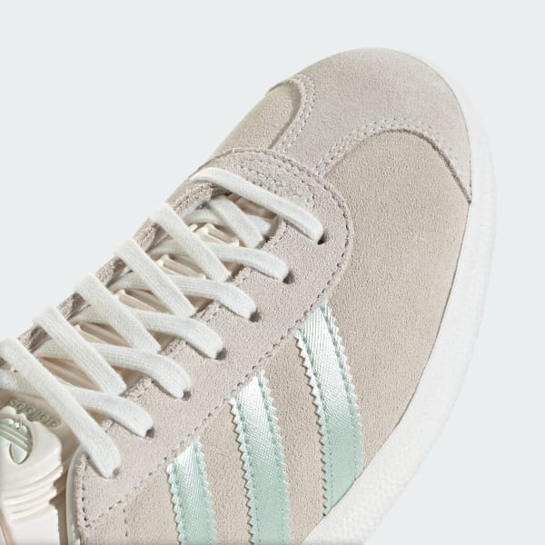 Adidas originals womens gazelle trainers linen/off white/copper metallic 2025