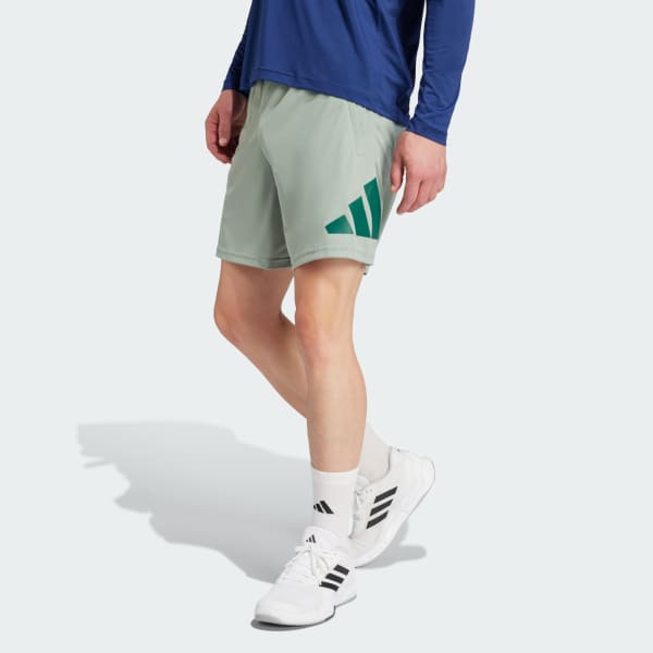 Verde Shorts Train Essentials Logo