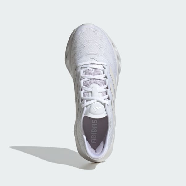 Blanc Chaussure de running adidas Switch Fwd 2