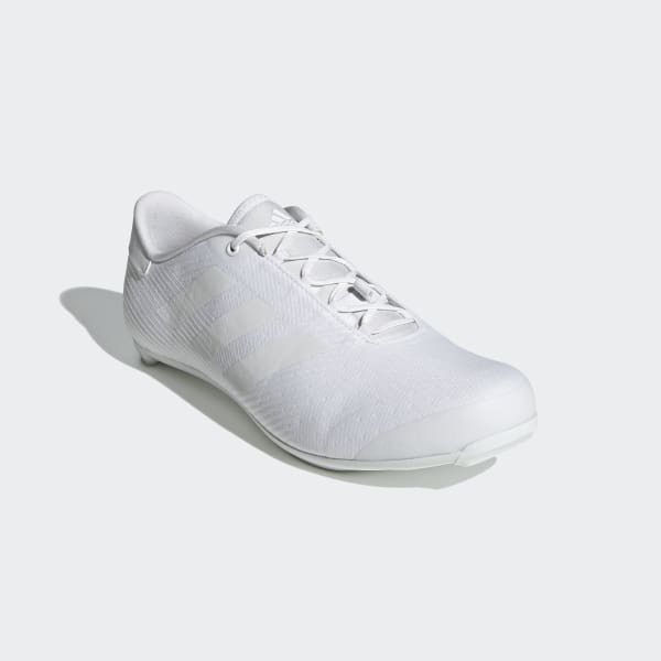 [Linket bilde fra assets.adidas.com]
