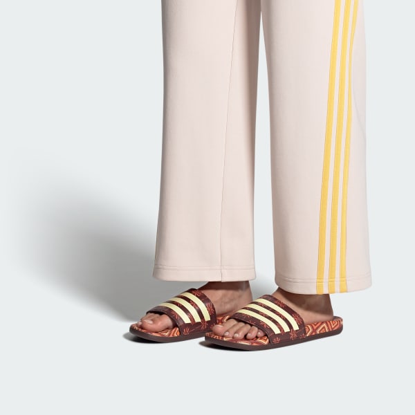 สีน้ำตาล รองเท้าแตะ Adilette Comfort