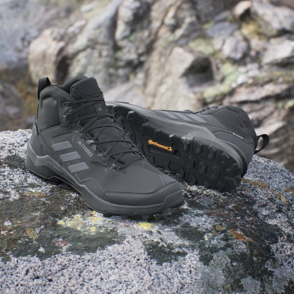 Mid ultraboost on sale
