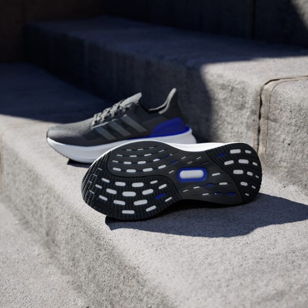 Hitam Sepatu Ultraboost 5