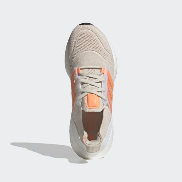 Beige TENIS ULTRABOOST 22  