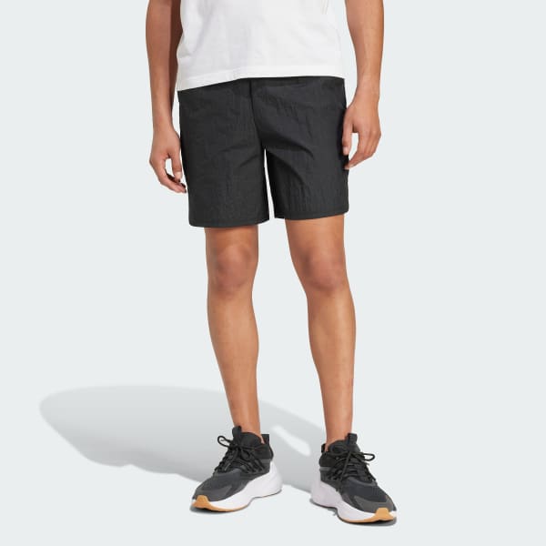 Μαύρο City Escape Woven Shorts
