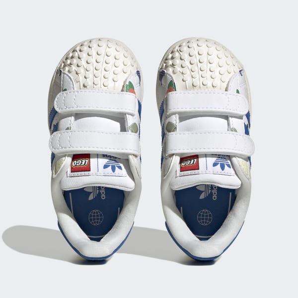 Weiss adidas Superstar x LEGO Schuh