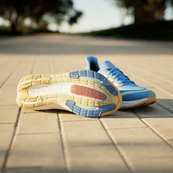 Mavi Ultraboost Light Ayakkabı