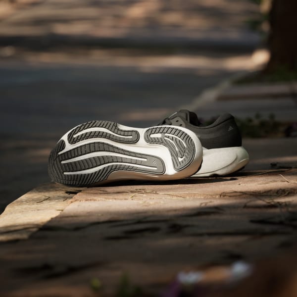 zwart SUPERNOVA RISE 3 HARDLOOPSCHOENEN