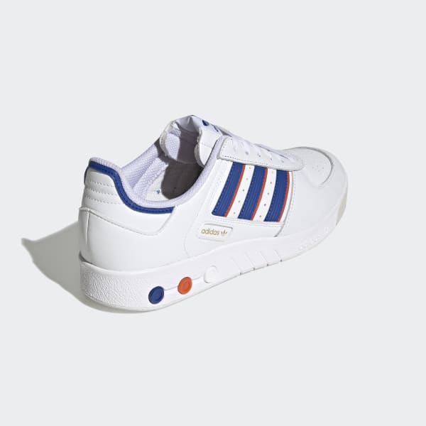 Gs in top sneakers