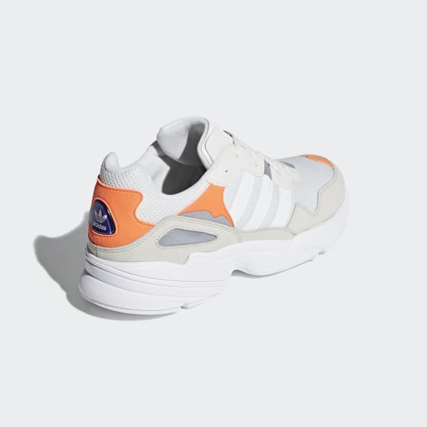 yung scarpe colorate