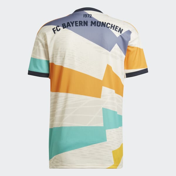 Beige FC Bayern 22/23 Fourth Jersey