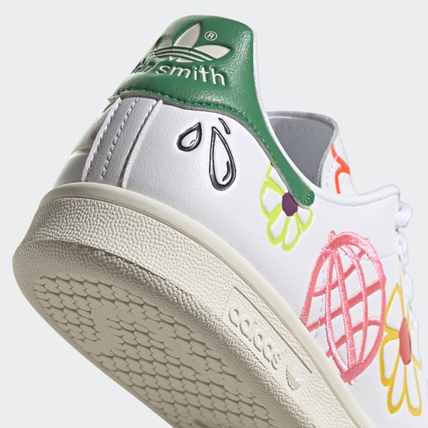 white and green adidas stan smith