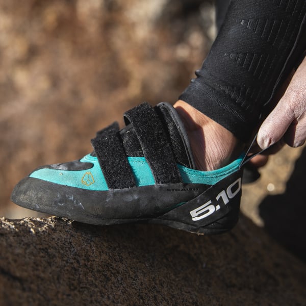 Five Ten Anasazi LV  Climbing Shoe Review - Rock+Run