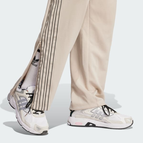 （激レア）adidas ベージュ ストライプ トラックパンツ IW5828_21_model.jpg
