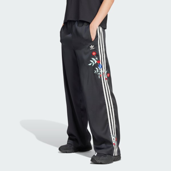 ★adidas★ Piping loose track pants black IW5680 CLOTHING - Piping Loose Track Pants - Black | adidas Oman