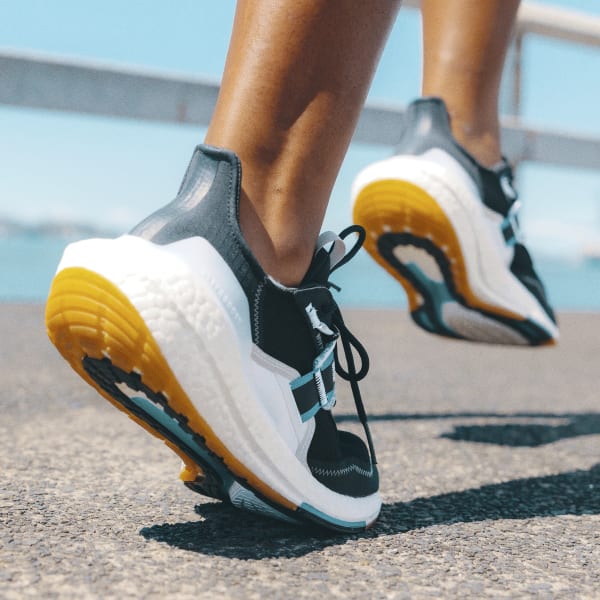 Adidas ultra 2025 boost parley recensioni