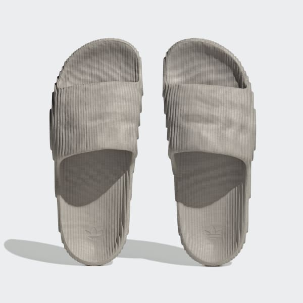 Adilette style deals