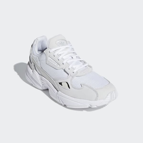 Adidas falcon best sale blancas y doradas