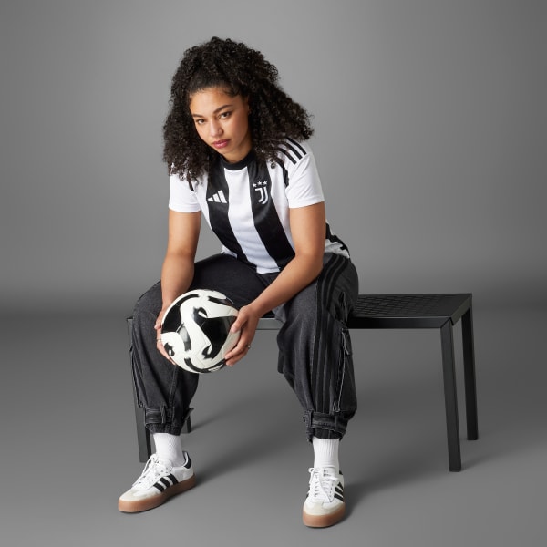 White Juventus 24/25 Home Jersey