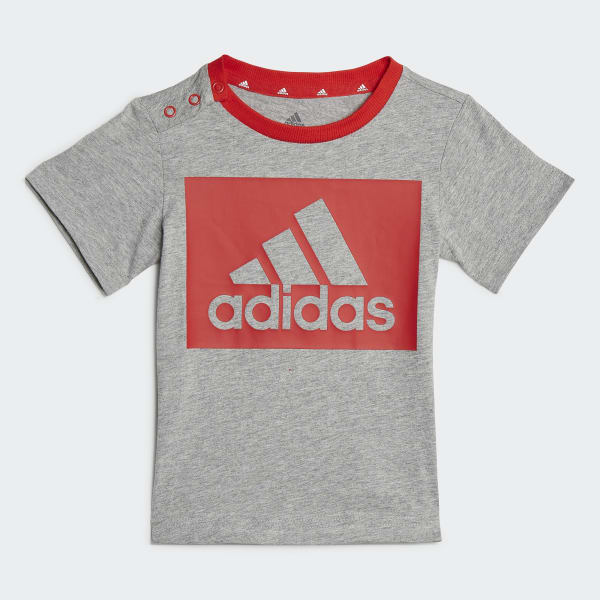 Gris Conjunto Camiseta y Shorts Essentials