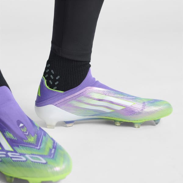 Lilla F50 Elite snøreløse støvler til fast underlag