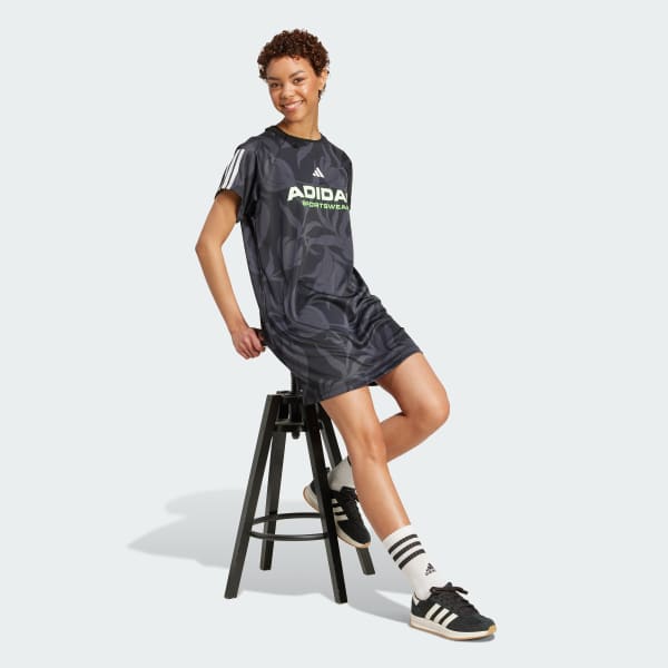 Nhieu-mau Váy Graphic Tiro x Common Goal