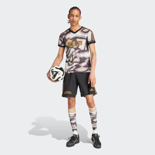 Schwarz Tiro Pride Downtime Shorts